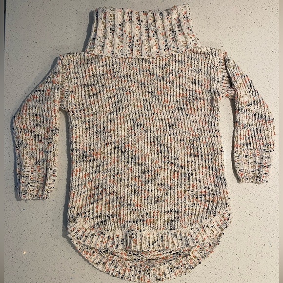 Cozy Knit Turtleneck Sweater - Picture 4 of 4